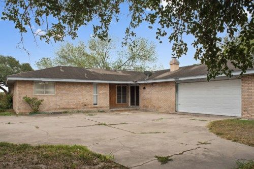 1910 S Park St, Kingsville, TX 78363