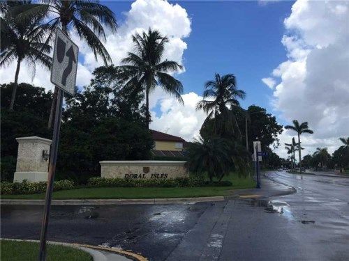 10887 NW 58th Ln, Miami, FL 33178