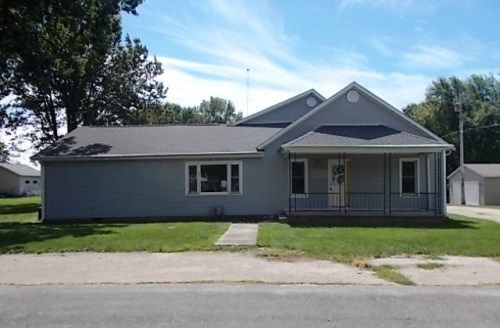 410 Hickory St, Thayer, IL 62689