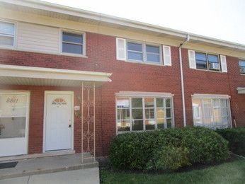 8811 Robin Drive Unit C, Des Plaines, IL 60016