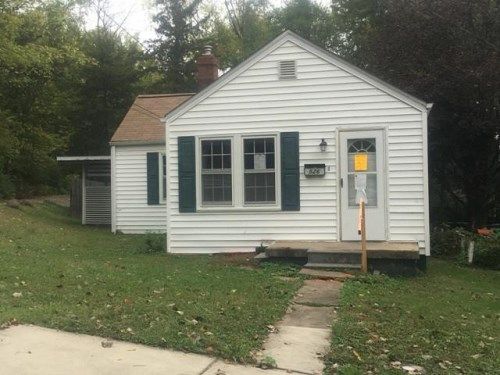 526 Bainbridge Rd, Saint Charles, MO 63301