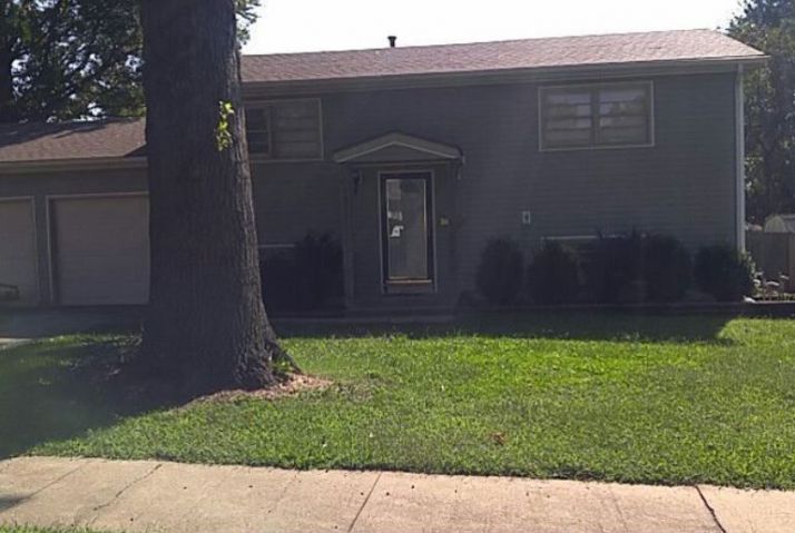 8615 Crescent Ave, Kansas City, MO 64138