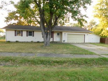 1005 N 10th St, Herrin, IL 62948