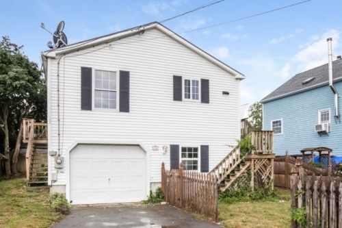 114 Foxboro Ave, Portsmouth, RI 02871