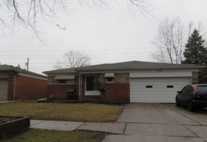 26303 Newport Ave, Warren, MI 48089