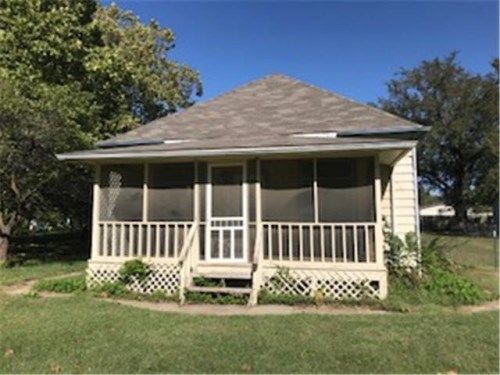 819 Welch St, Council Grove, KS 66846