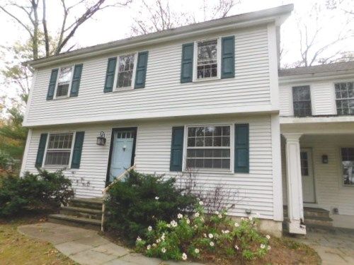 12 Country Ln, Canton, CT 06019