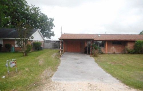 927 Irene St, Winnie, TX 77665