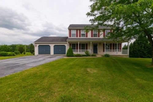 302 CAMERON DR, Douglassville, PA 19518