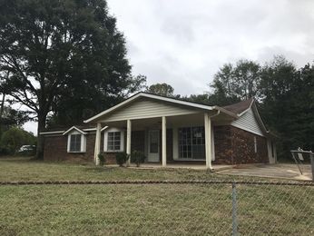 5083 Camelot Dr, Mobile, AL 36619