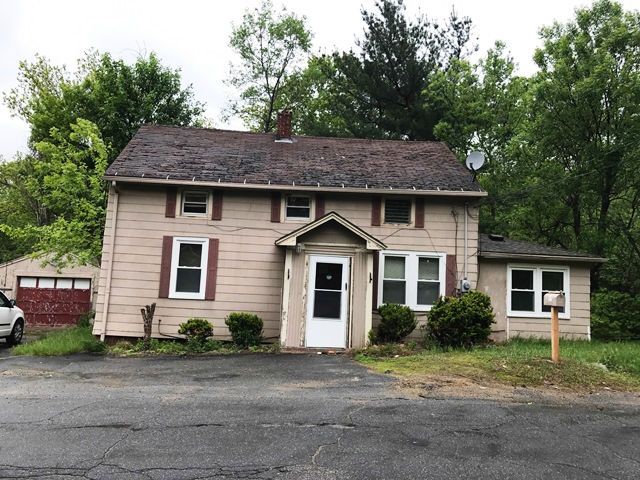 16 Olde Main St, Spencer, MA 01562