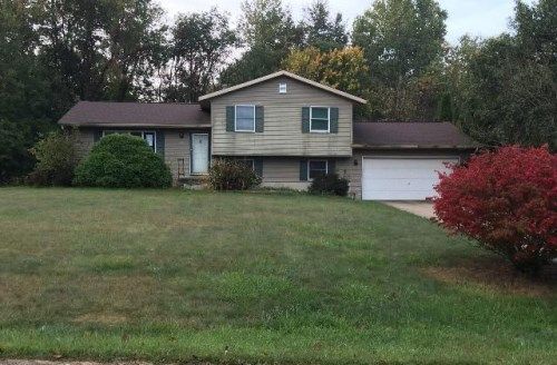 11148 Braddock St Nw, Canal Fulton, OH 44614