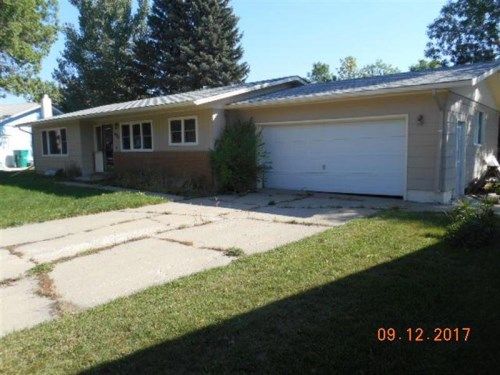 411 LAKOTA AVE N, Center, ND 58530