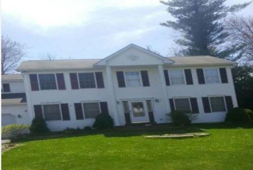 313 Lake Rd, Tobyhanna, PA 18466