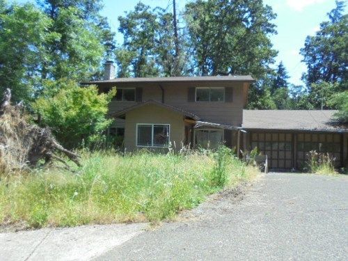 215 Coachman Dr, Eugene, OR 97405