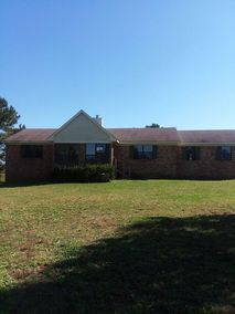 1864 Gargis Ln, Tuscumbia, AL 35674