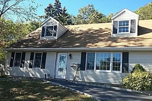 158 Rosemont Ave, Farmingville, NY 11738