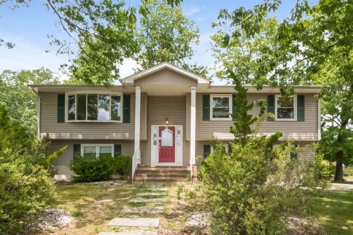 21 Hemlock Rd, Howell, NJ 07731