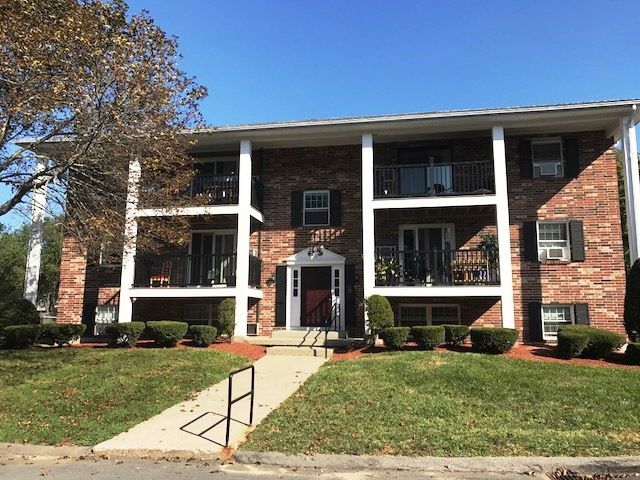 13 Walker Rd Apt 12, North Andover, MA 01845