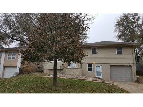 6224 Park Lane Dr, Omaha, NE 68104