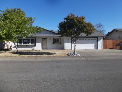 216 Woodcliff Dr, Redding, CA 96003