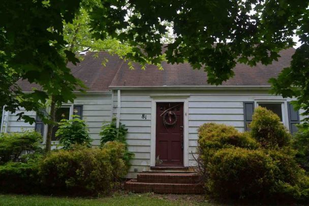 81 N Greenwich St, Alloway, NJ 08001
