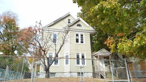 237 Elm St 02, Holyoke, MA 01040