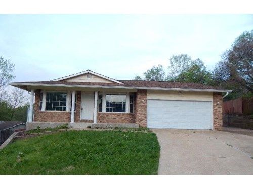 840 Country Glen Dr, Imperial, MO 63052