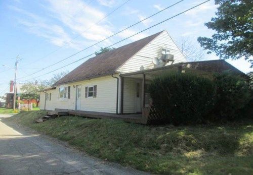 17 Delmont Ave, Delmont, PA 15626
