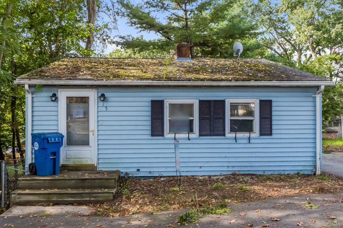 15 Garrison St, Billerica, MA 01821