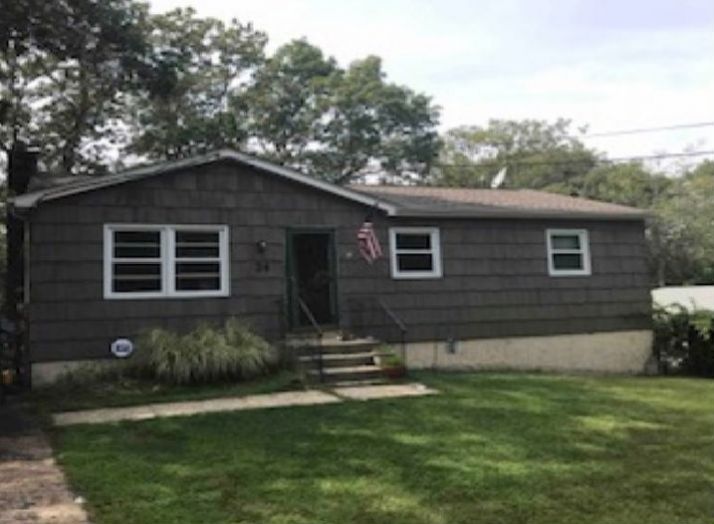 24 Rosewood Rd, Rocky Point, NY 11778