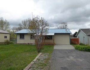 421 S 5th St, Bridger, MT 59014