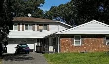 17 Whitney Ln Coram, NY 11727