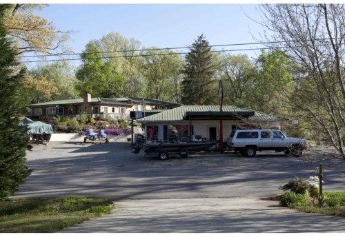 5962 Jim Crow Rd, Flowery Branch, GA 30542