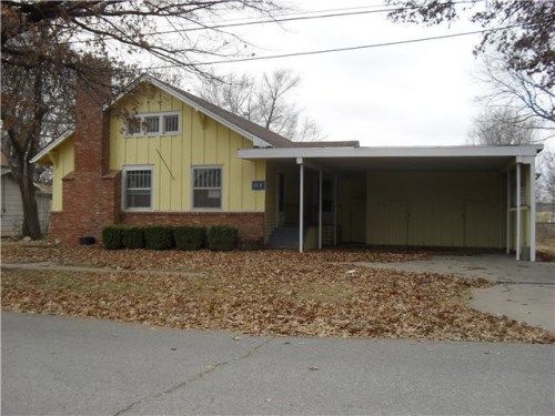 1023 Lowry St, Winfield, KS 67156