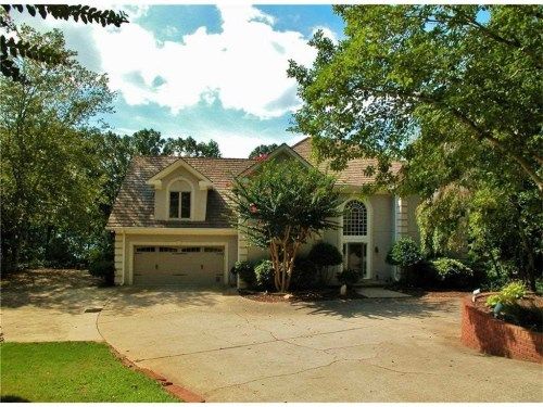 202 Lake Pointe Dr, Gainesville, GA 30506