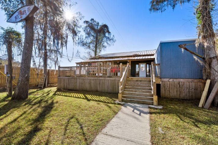 29669 HWY 22, Springfield, LA 70462