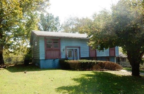 633 Valley Hill Dr, Knob Noster, MO 65336