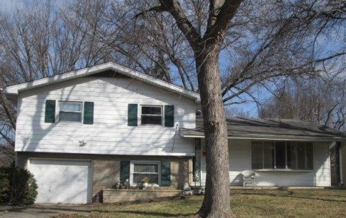 380 E Holiday Dr, Decatur, IL 62526