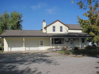 501 Charles St, Gillespie, IL 62033