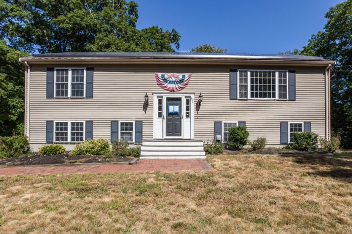142 Old Plymouth St, East Bridgewater, MA 02333