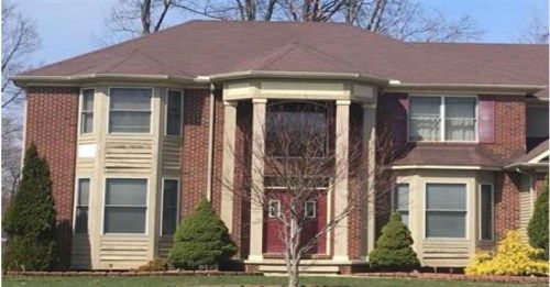 4775 Glastonbury Cir, Cleveland, OH 44143
