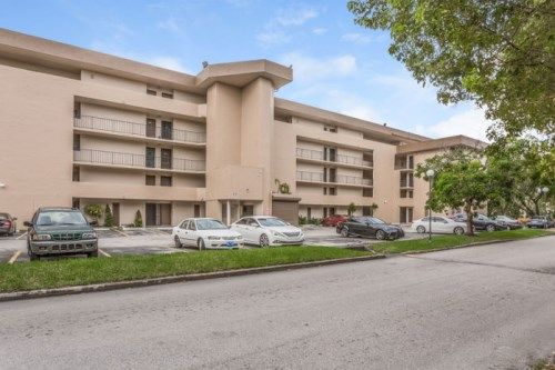 816 NW 87th Ave Apt 307, Miami, FL 33172