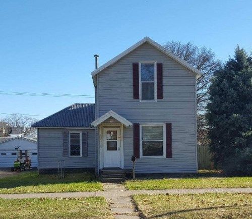 1703 Pershing Blvd, Clinton, IA 52732