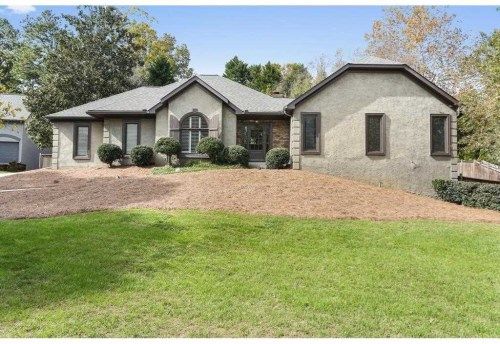 135 Bayvale Ct, Atlanta, GA 30328