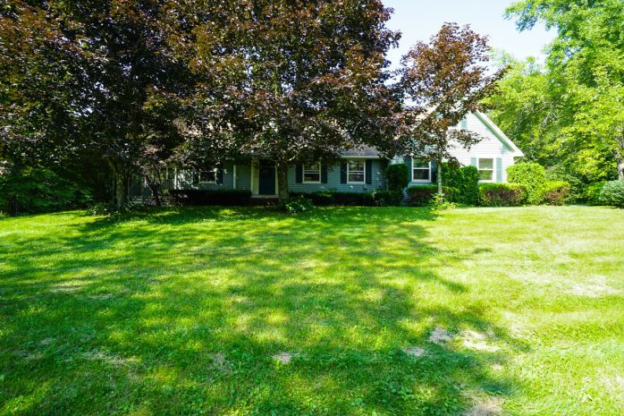 83 Ragged Hill Rd, Hubbardston, MA 01452