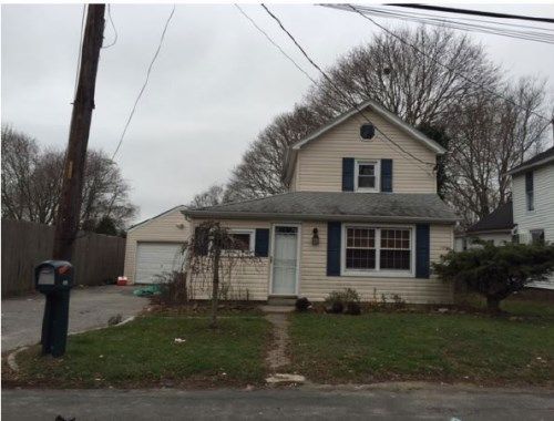 416 Taylor Ave, Patchogue, NY 11772