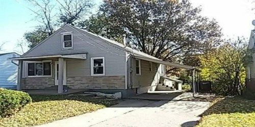 48 Young Dr, Saint Louis, MO 63135