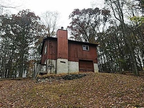 303 Otter Ct, Bushkill, PA 18324