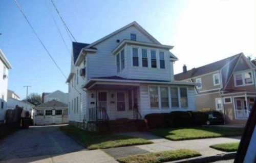 98 Palm St, Bridgeport, CT 06610